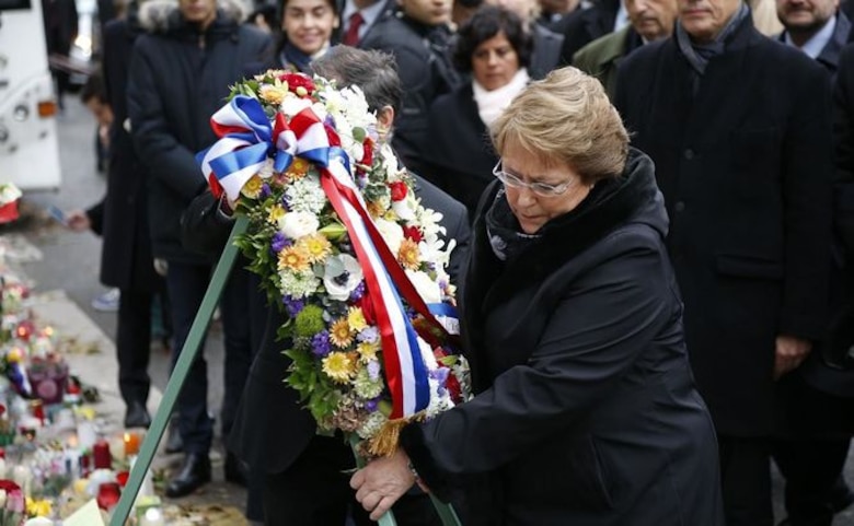 Mandatarios rinden homenaje a las víctimas de los atentados en París