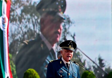 Estados Unidos retira cargos de narcotráfico contra exministro Cienfuegos para que México lo investigue