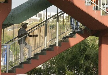 Pleno aprueba en tercer debate norma que prohíbe instalación de anuncios