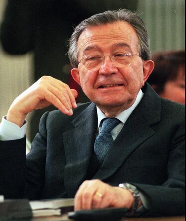 Murió Giulio Andreotti, siete veces primer ministro de Italia