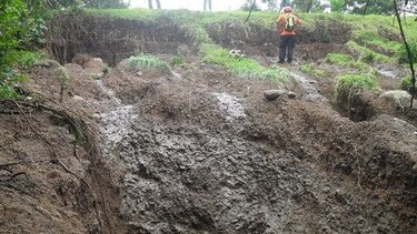 Colapsa el 50% del muro de contención de la represa La Laja