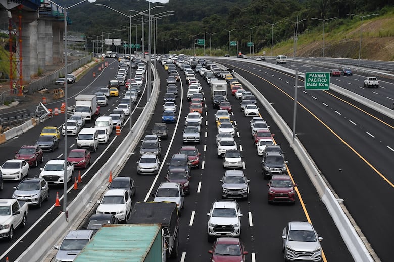 La mala señalización y el efecto embudo de la carretera de ocho carriles en Panamá Oeste