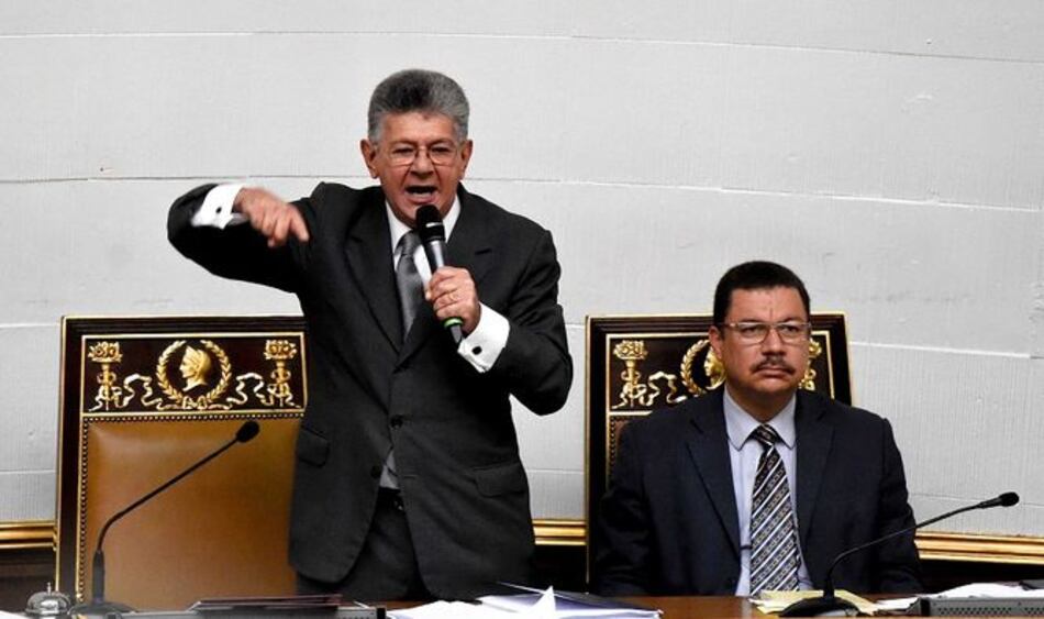 Asamblea resuelve iniciar juicio político a Nicolás Maduro