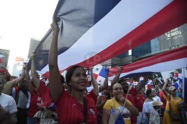 Miles de personas celebran el fallo de la Corte Suprema de Justicia en la Calle 50