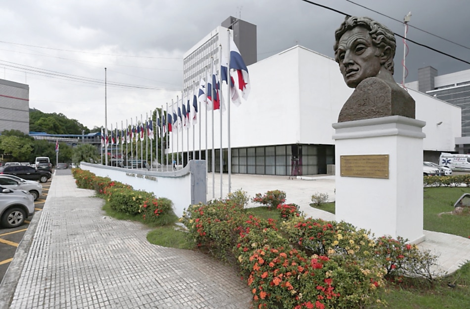 Dipu-representantes, la ambición por el poder total