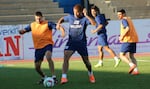 Roberto Chen entrena con su nuevo equipo en España