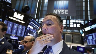 Wall Street sufrió caída tras represalias chinas a Estados Unidos