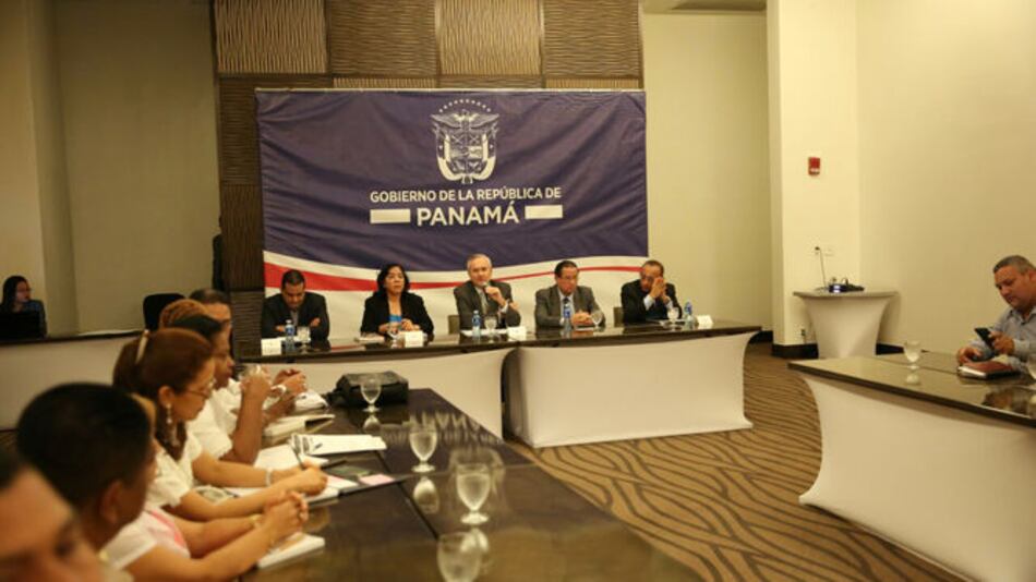 Gobierno propone ajuste salarial escalonado a docentes