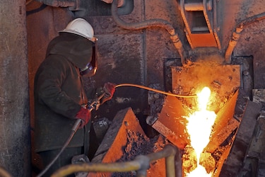 Producción industrial de Estados Unidos tropezó en junio con ligera contracción
