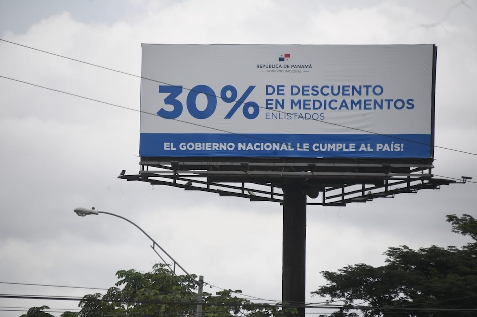 El millonario costo de las vallas y la promoción oficial