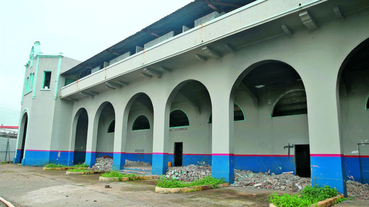 En el estadio Juan Demóstenes Arosemena solo están en pie sus fachadas, que se conservarán para la historia.