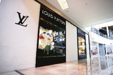 El lujo visita los centros comerciales