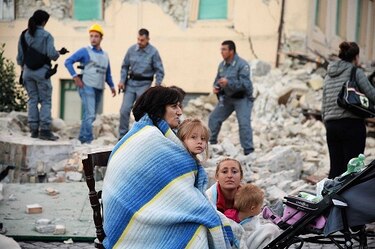 Sismo de 6.2 grados destruye ciudad italiana de Amatrice