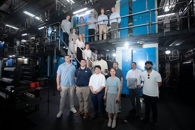 Equipo de MBA de la Universidad de New Hampshire trabaja con La Prensa en análisis del negocio