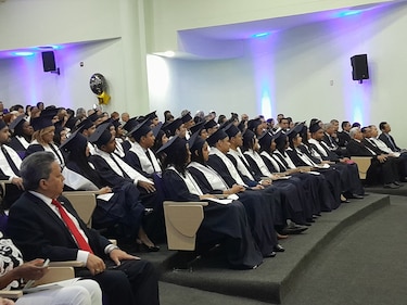 Hospital Santo Tomás gradúa a 39 nuevos médicos especialistas y subespecialistas