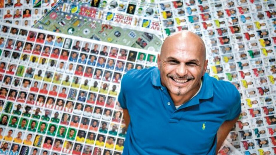 El mayor coleccionista de cromos de fútbol del mundo