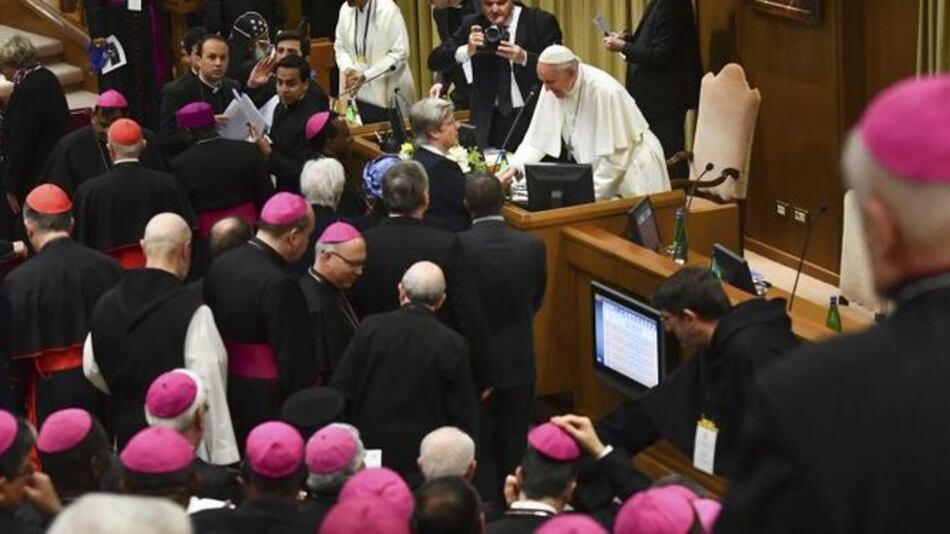 Papa Francisco pide a obispos que actúen para acabar con los abusos