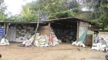 Reciclaje sin control se toma Playa Leona