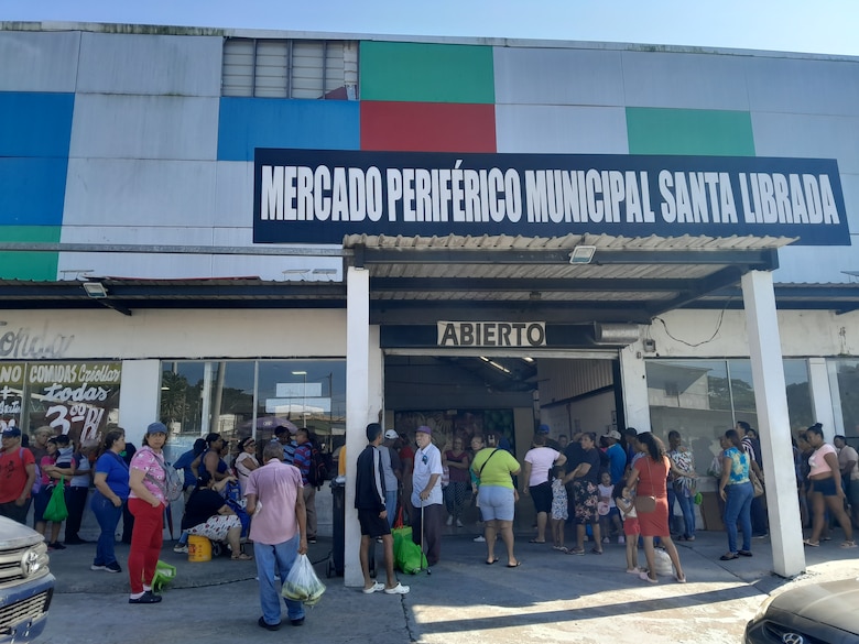 Arroz a $5.00 en San Miguelito: por qué cientos hacen fila desde la madrugada