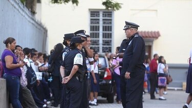 Estudiantes de nivel premedia del Instituto Nacional retornan a clases