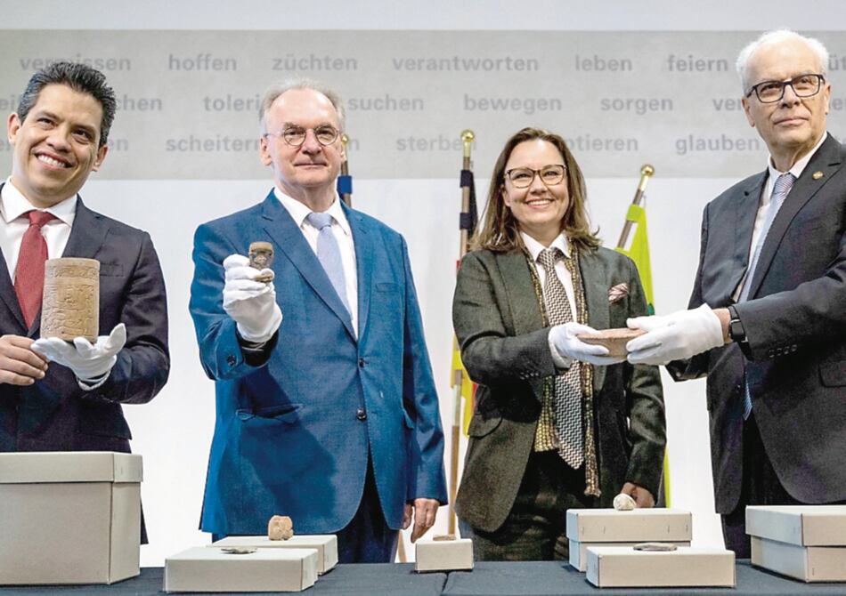 Alemania devuelve objetos y esculturas mayas