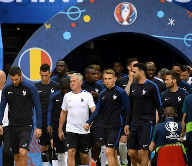 Francia y Rumania abren la gran fiesta del fútbol europeo