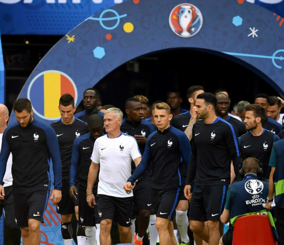 Francia y Rumania abren la gran fiesta del fútbol europeo