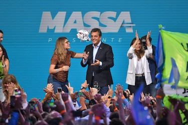 Massa aumenta la ventaja sobre Milei en el conteo final de las presidenciales argentinas