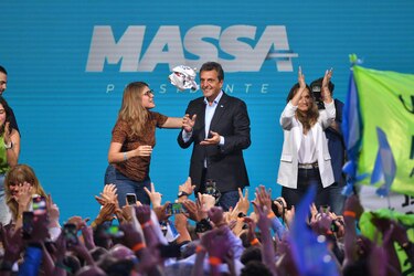 Massa aumenta la ventaja sobre Milei en el conteo final de las presidenciales argentinas