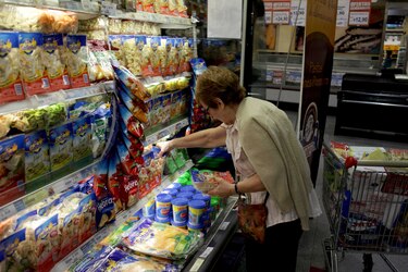 Argentina extiende y amplía control de precios