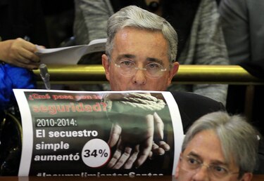 Colombia entra en alto el fuego de las FARC y Santos pide unidad por la paz