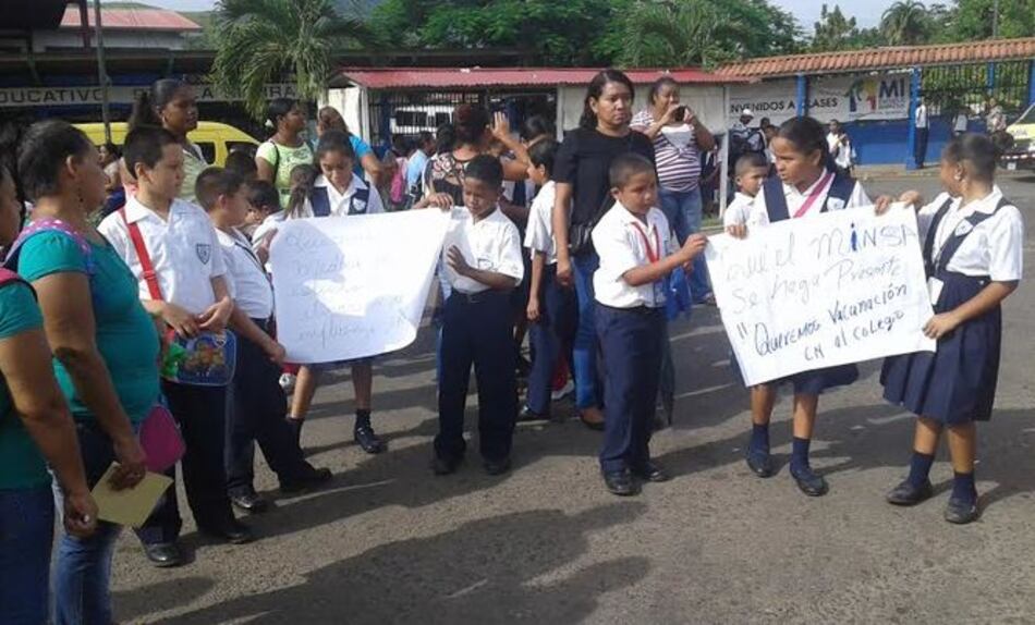 Estudiantes de Escuela Estela Sierra de Arraiján exigen ser vacunados
