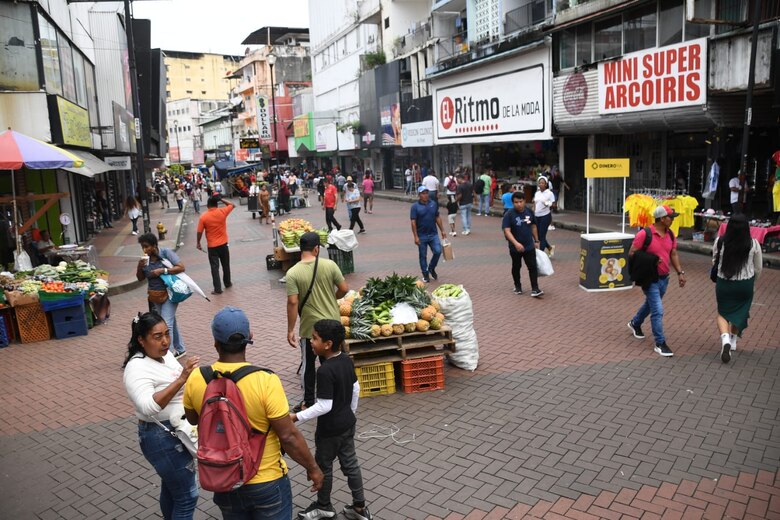 Mayer Mizrachi propone reubicar a los buhoneros de la peatonal en el edificio Juan Ramón Poll