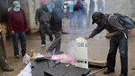 Padres de 43 desaparecidos en México destruyen urnas electorales