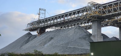 ¿Cuánto pagará la mina al Estado por procesar el material mineral expuesto?