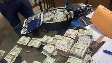 Capturan a tres funcionarios de Aduanas tras denuncias de empresario local