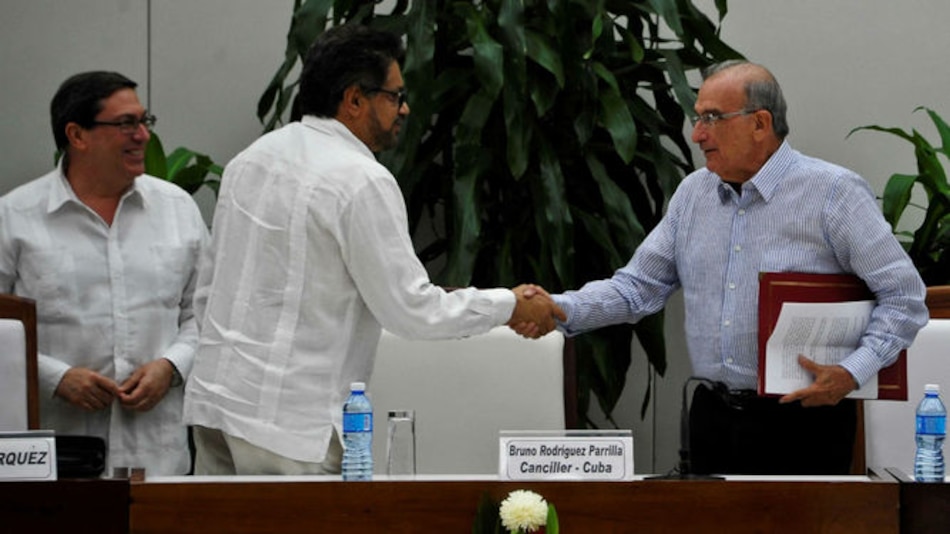 Colombia logra nuevo pacto con FARC, pero siguen incógnitas sobre la paz