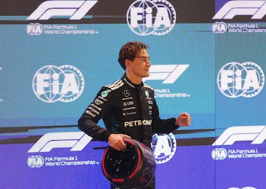 Russell logra la ‘pole’ en Singapur y los McLaren se atascan en Marina Bay