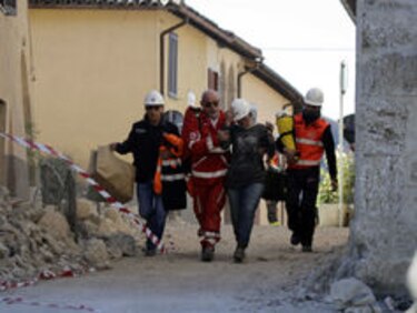 Un fuerte terremoto sacude nuevamente el centro de Italia