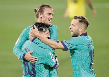 Barcelona triunfa y le pisa los talones al Real Madrid