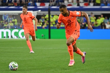 Japón le niega la victoria a Koeman con tenacidad y resiliencia