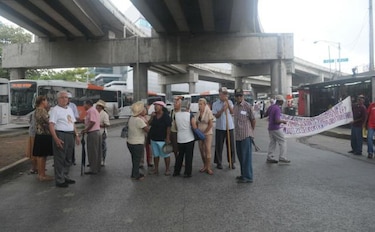 Jubilados insisten en aumento de 50 dólares  