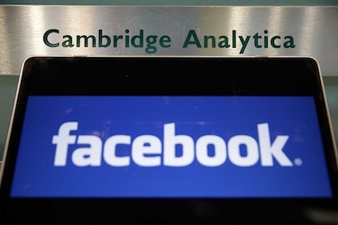 Gran Bretaña multa a Facebook por caso Cambridge Analytica