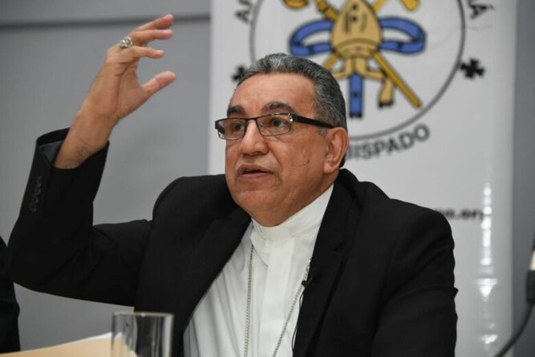 Ulloa pide ‘perdón’ por escándalos en iglesia católica; van ocho sacerdotes separados en 10 años