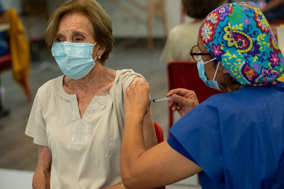 Chile vacuna en 11 días a más de 1.8 millones de personas contra el coronavirus