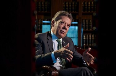 Juan Manuel Santos renueva parte de su gabinete con miras a la paz