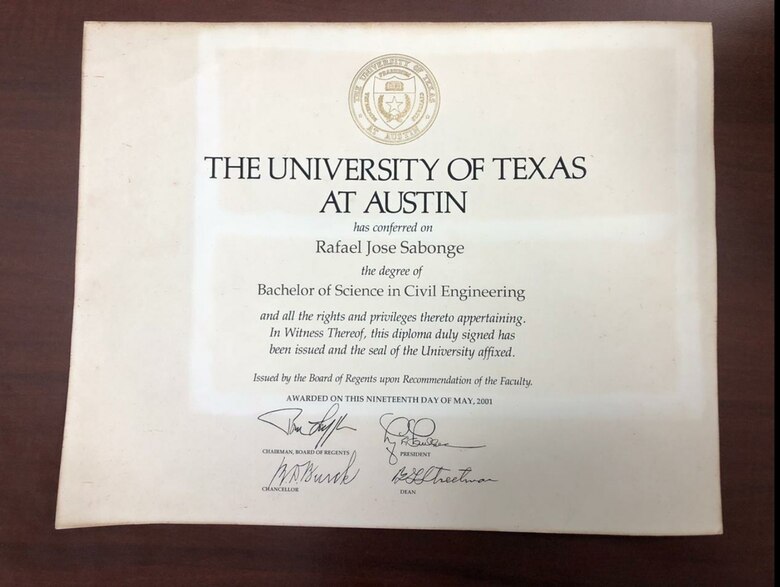 El ministro Rafael Sabonge reconoce que no tiene idoneidad, y la SPIA advierte de ‘infracciones penales’ a la ley