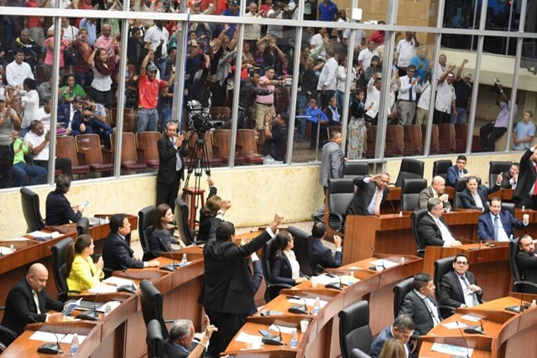 Zulay Rodríguez a sus colegas: 'alcen las manos quienes apoyarán al pueblo panameño'