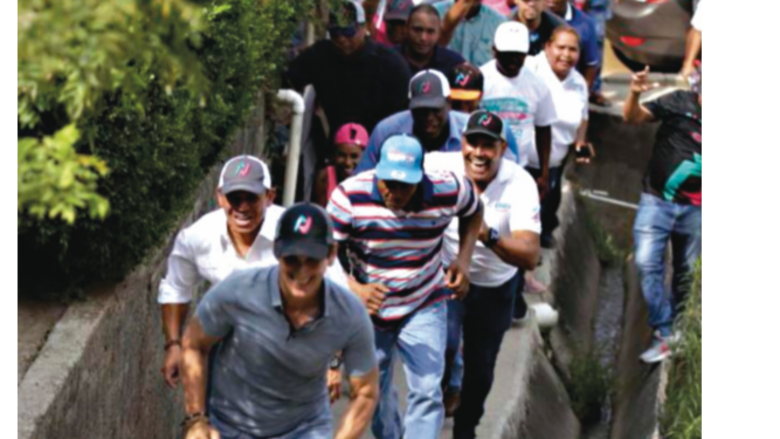 Rómulo Roux: un lunes de reuniones y entrevistas