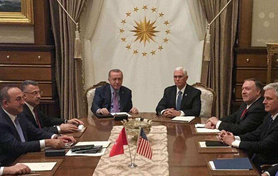 Turquía suspenderá ofensiva para que kurdos se retiren del norte sirio, dice Pence
